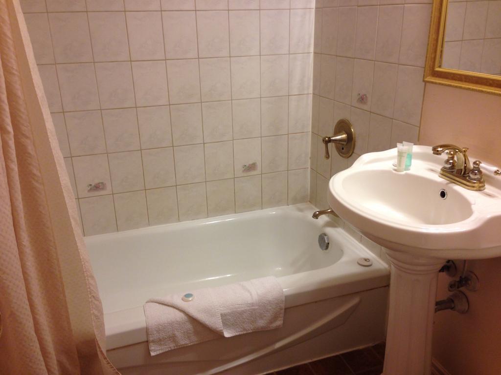 Traveller'S Inn Dawson Creek Szoba fotó