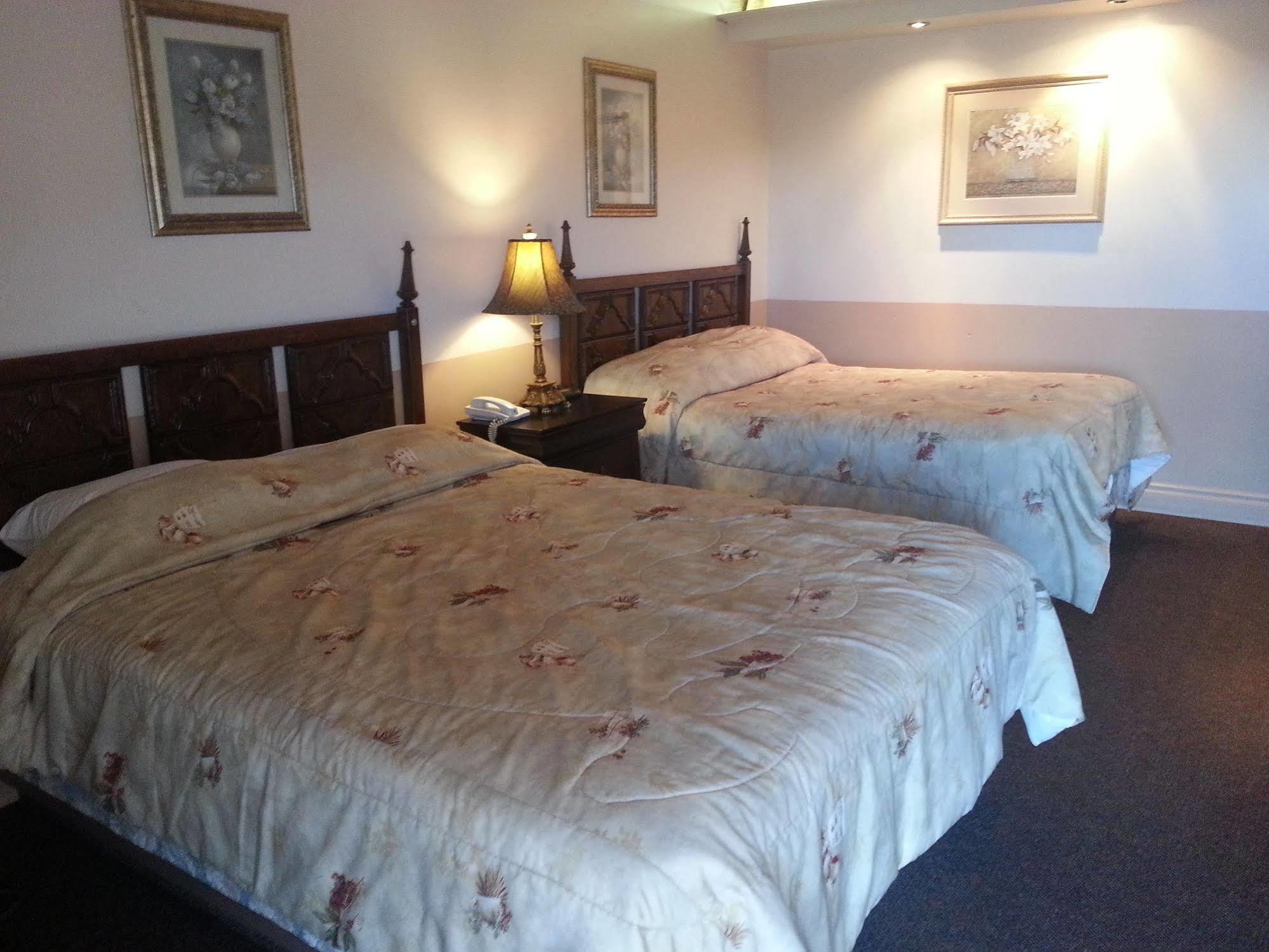 Traveller'S Inn Dawson Creek Kültér fotó